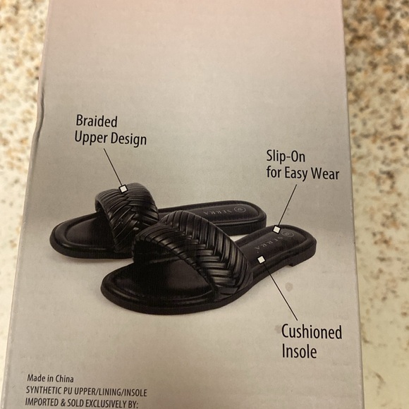 3/$20 sandals - Picture 9 of 9